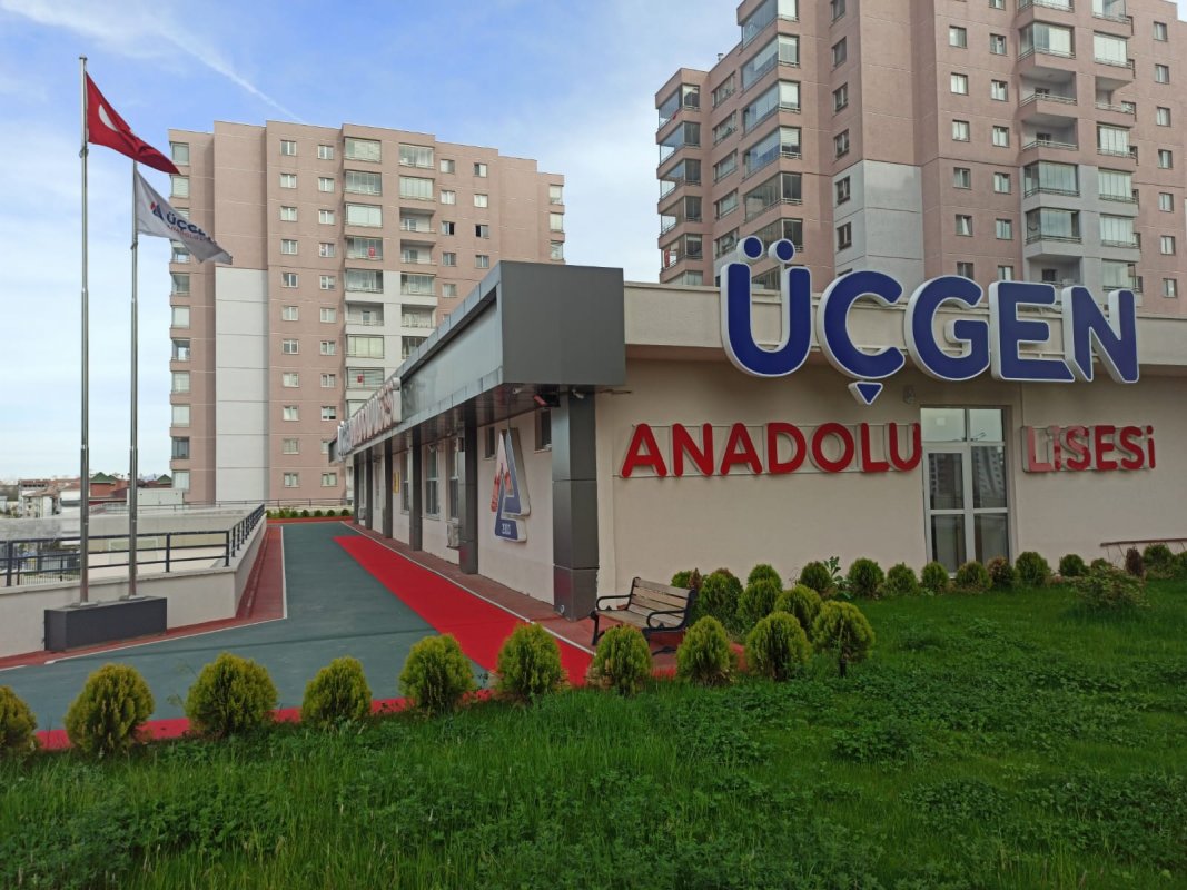 Üçgen Anadolu Lisesi